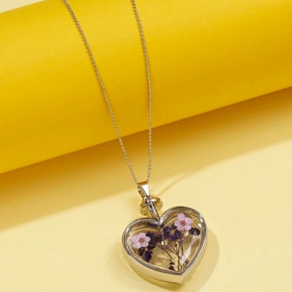 Dried flower heart necklace DISCOUNT SHIPPING! - Picture 2 of 3